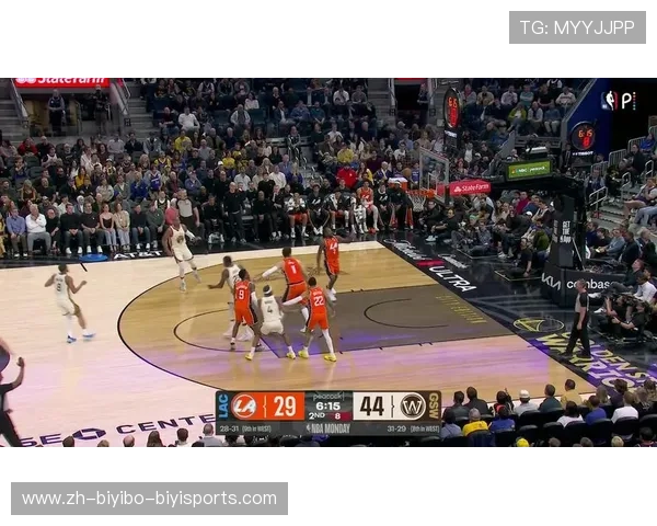 NBA焦点战勇士对阵快船库里犀利突破引领进攻高潮